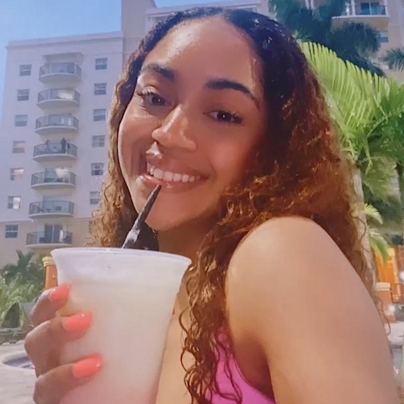 Meet your Posher, Sarai - Picture 1 of 1